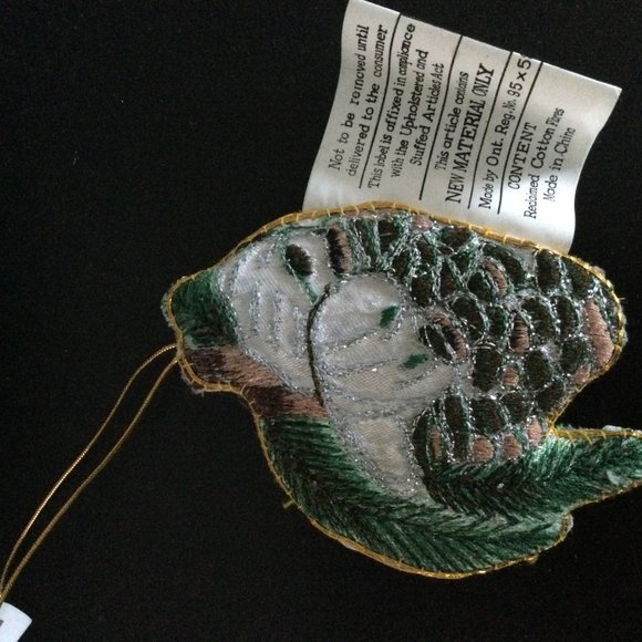 Vintage Eaton 1994 Limited Edition Embroidered Christmas Ornament Original box - Picture 6 of 6